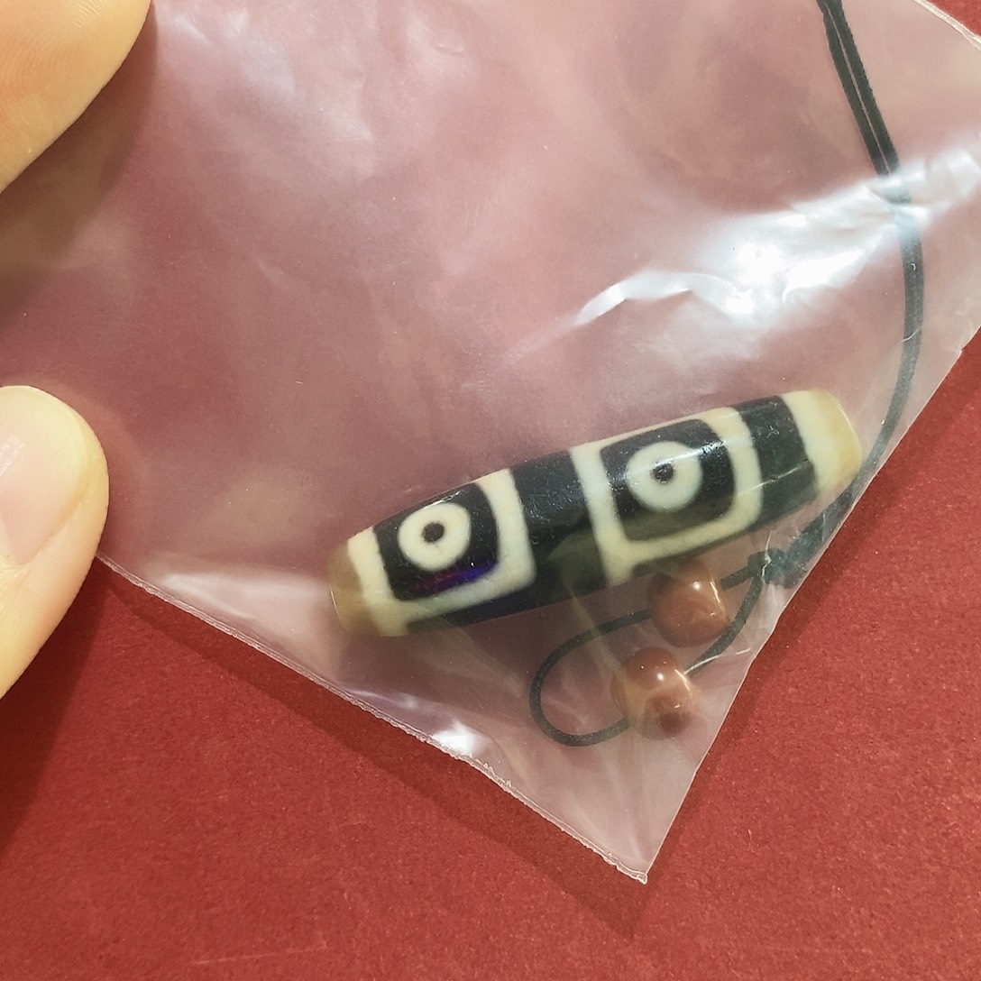 彭***措玛瑙/玉髓合金颈饰行运门门四眼