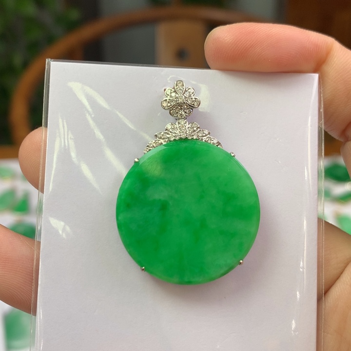 翡翠18K金镶嵌颈饰翡翠吊坠