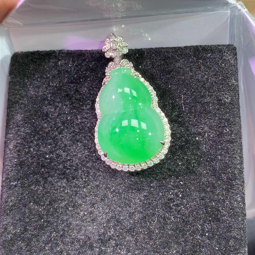 翡翠吊坠(赠链)18K金镶嵌
