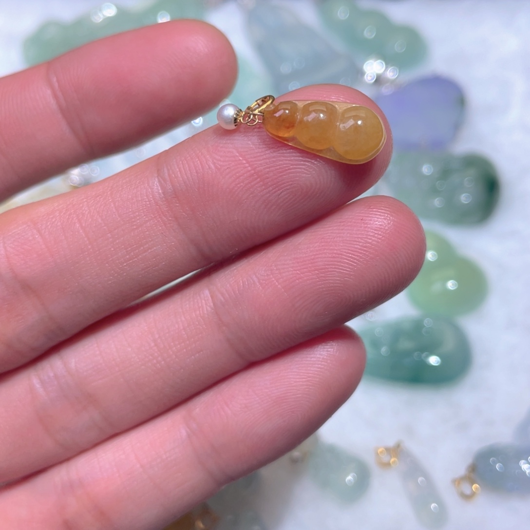 翡翠18K金镶嵌颈饰翡翠