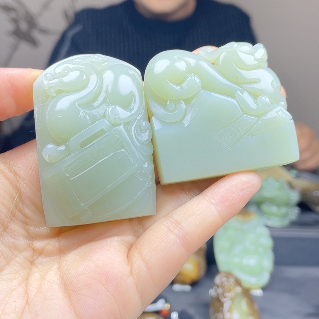 大***灿和田玉未镶嵌颈饰