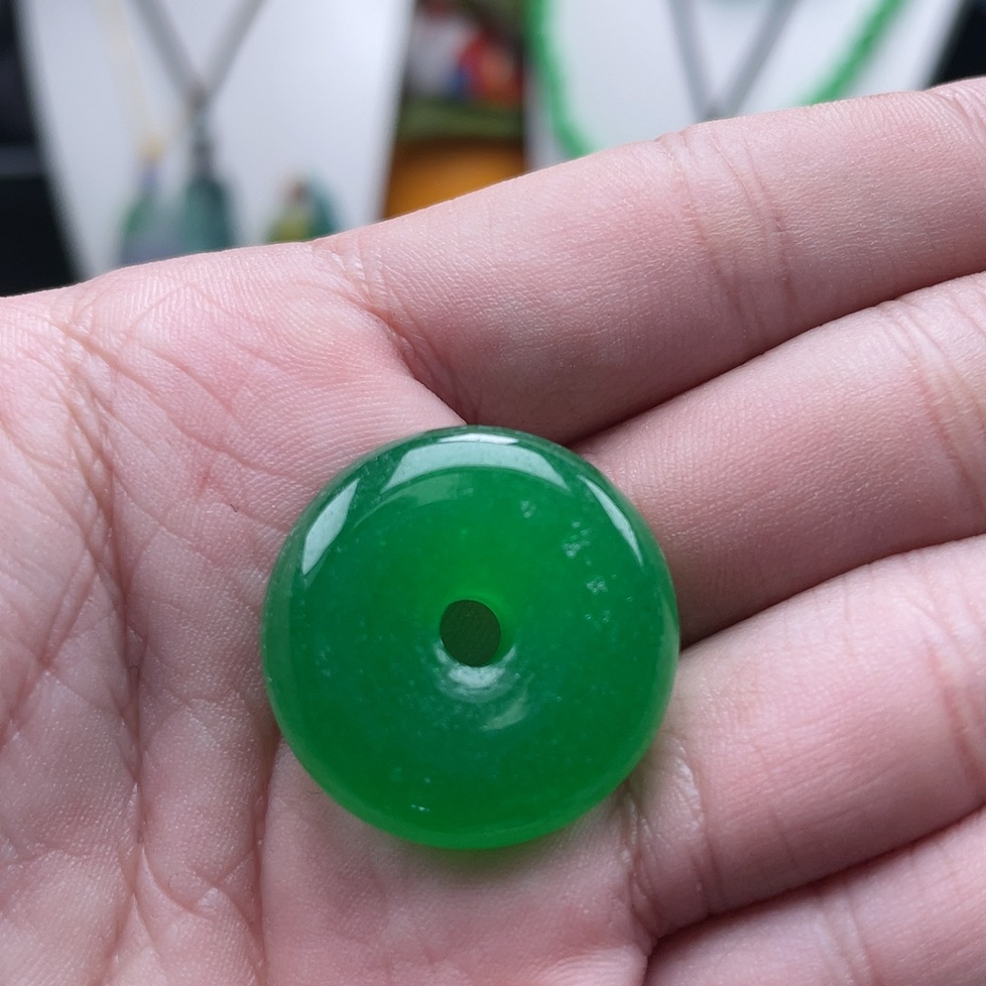 翡翠吊坠(赠链)未镶嵌