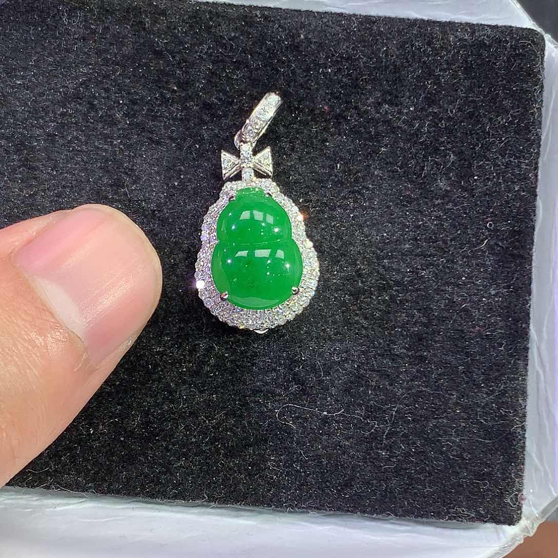 翡翠吊坠(赠链)18K金镶嵌