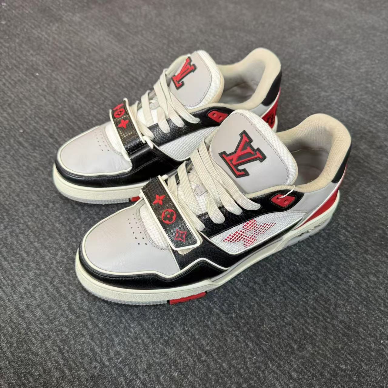 99新 LouisVuitton/路易威登 LV 黑红魔术贴trainer奢鞋