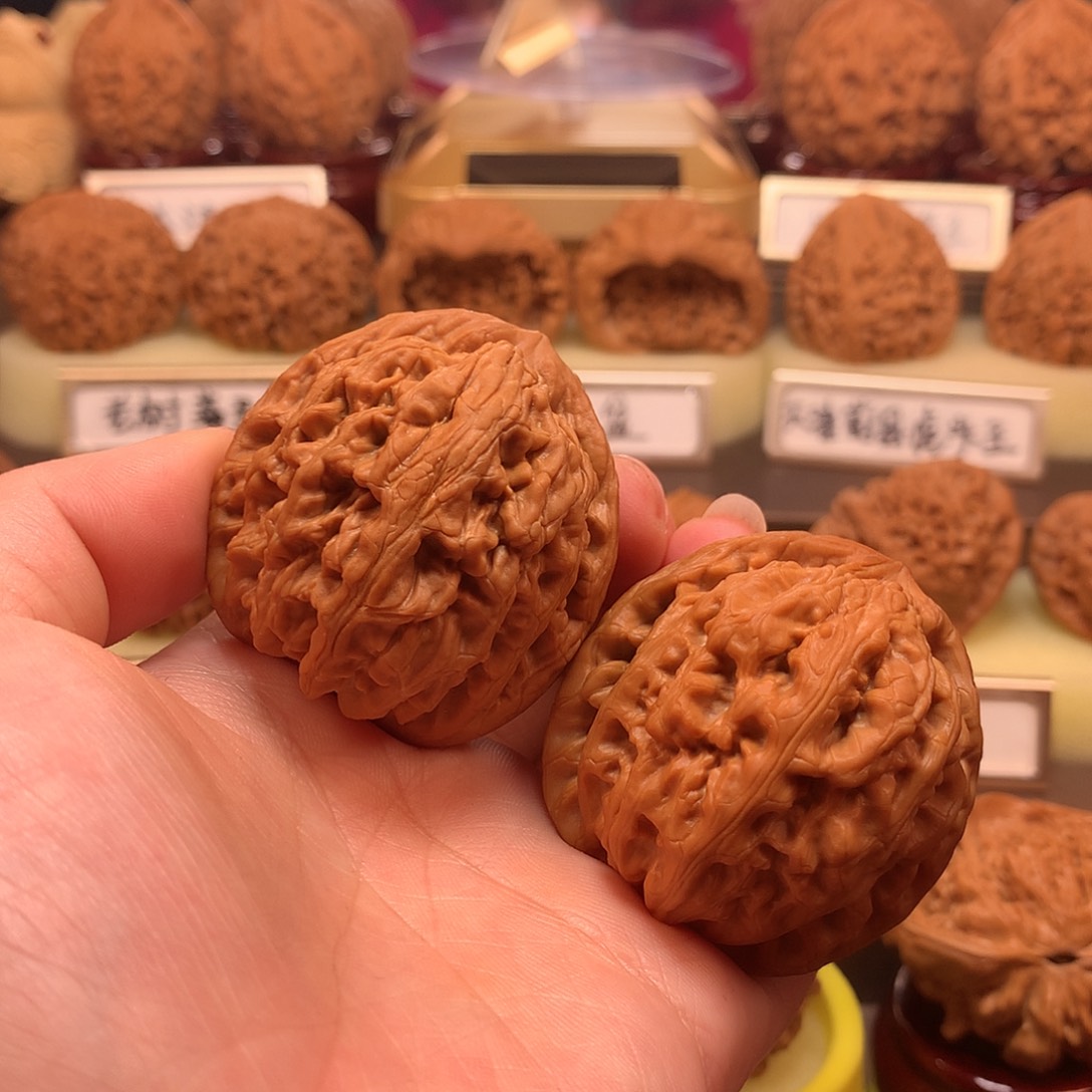 文玩核桃吊坠吃**饿红锦鲤