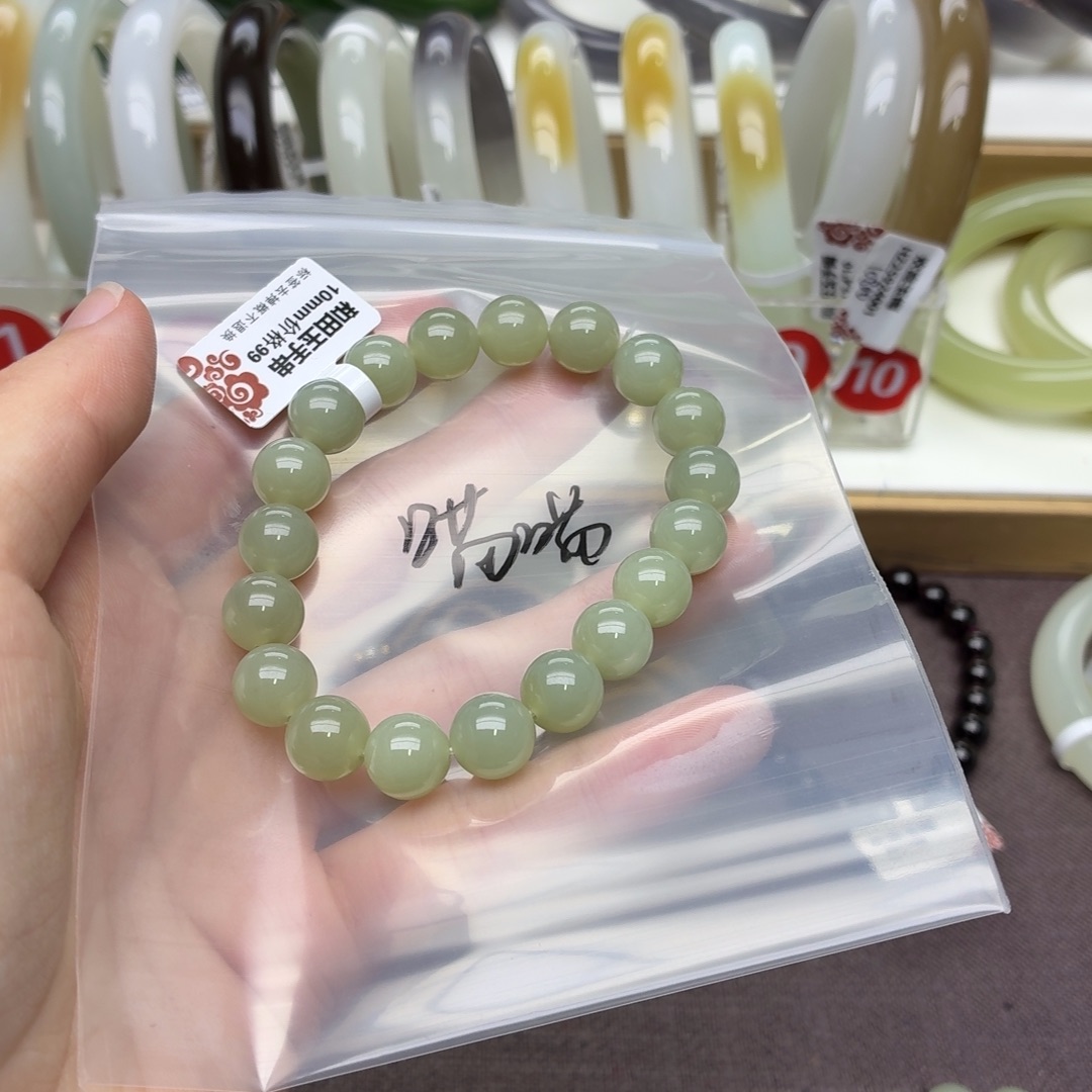 喵***吖和田玉未镶嵌手镯