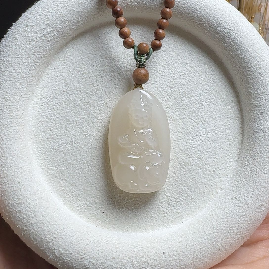 v***y和田玉未镶嵌颈饰普贤菩萨
