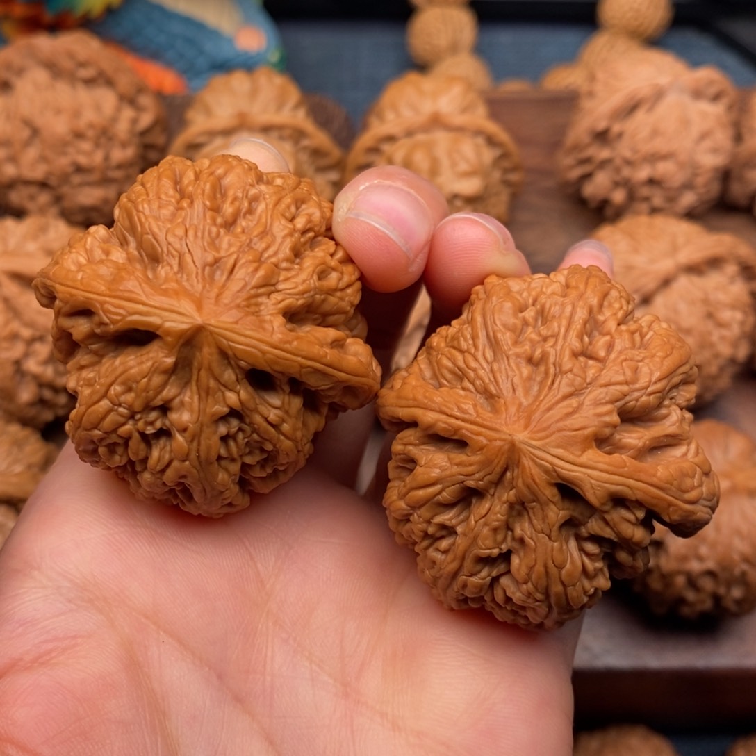 文玩核桃把件42精品大粗筋，大克重，又圆又沉