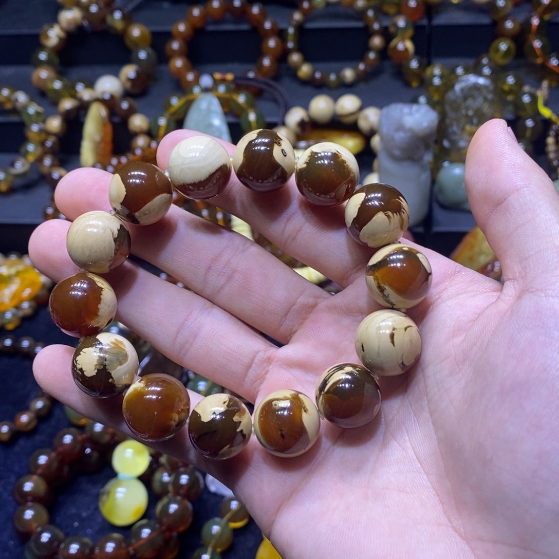 琥珀未镶嵌珠宝奇石