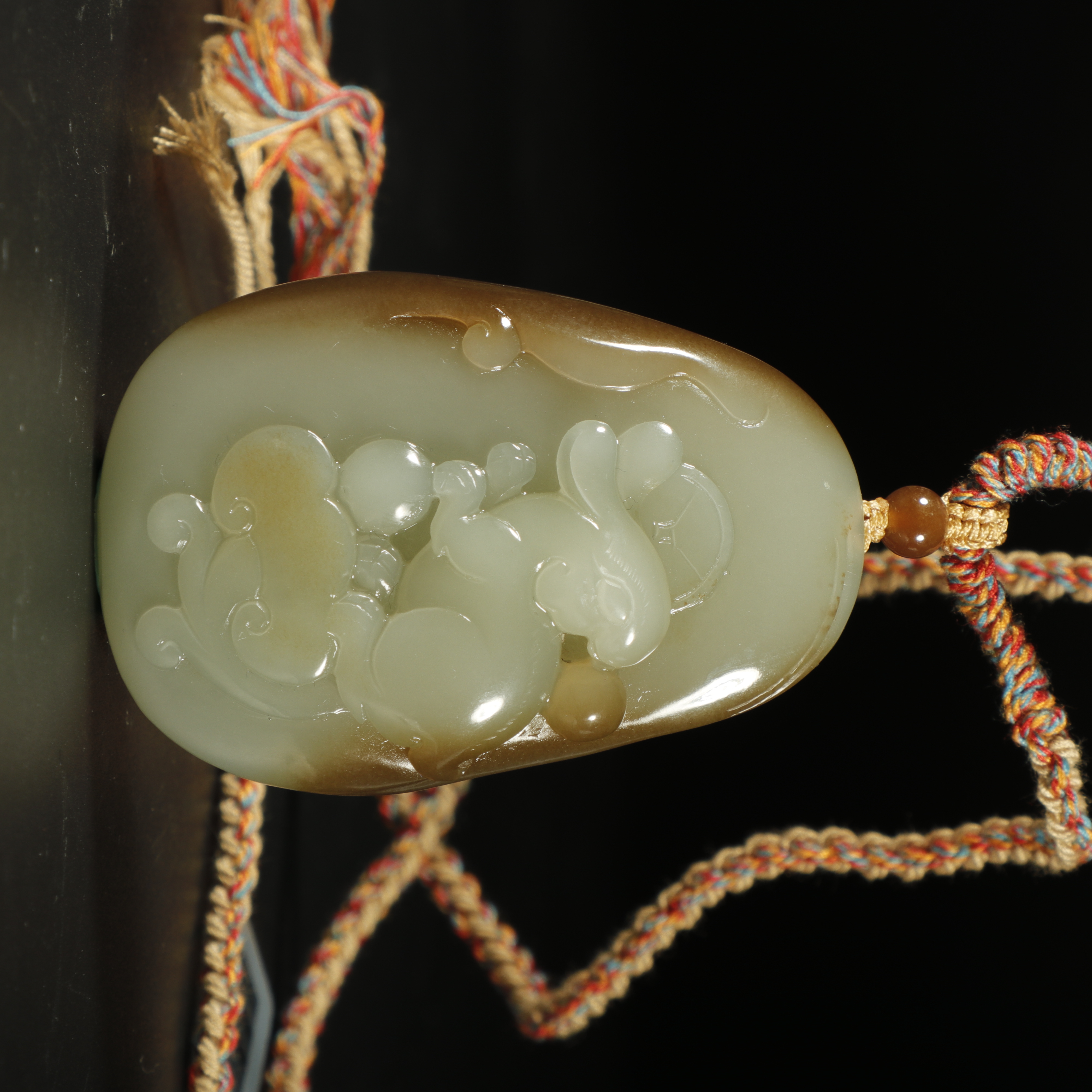 lot8805 和田玉俏糖色生肖兔挂坠/云南典藏