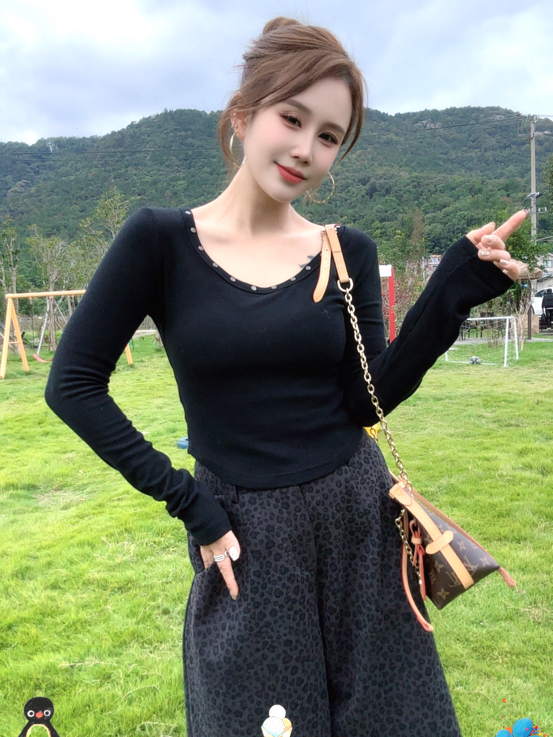 恰逢景梅子自留款冬季T恤女休闲韩系气质温柔显瘦百搭铆钉打底衫