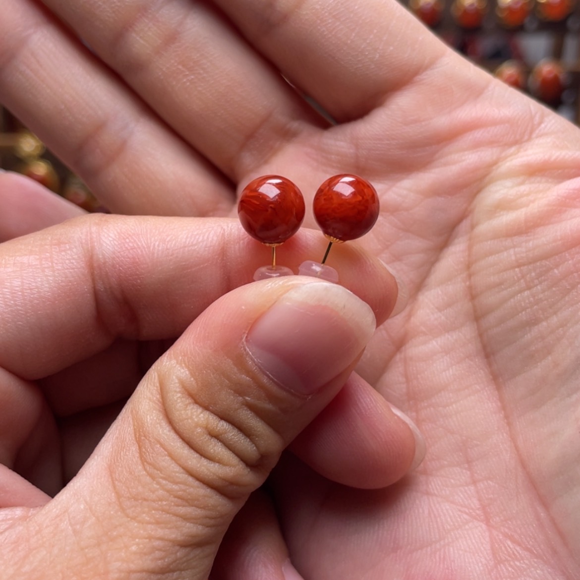 【闪购商品】18K金镶嵌圆珠耳钉南红玛瑙三****熊