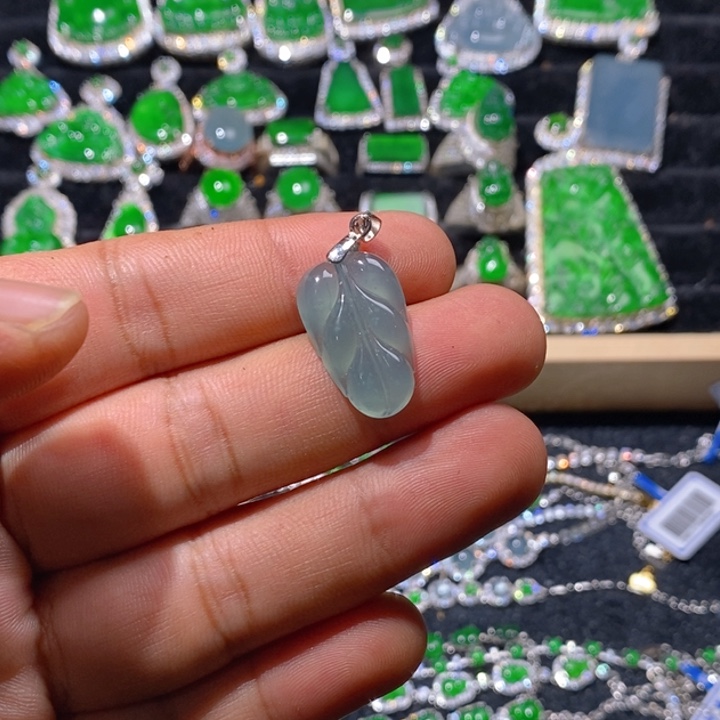 翡翠颈饰银S925镶嵌天然A货翡翠