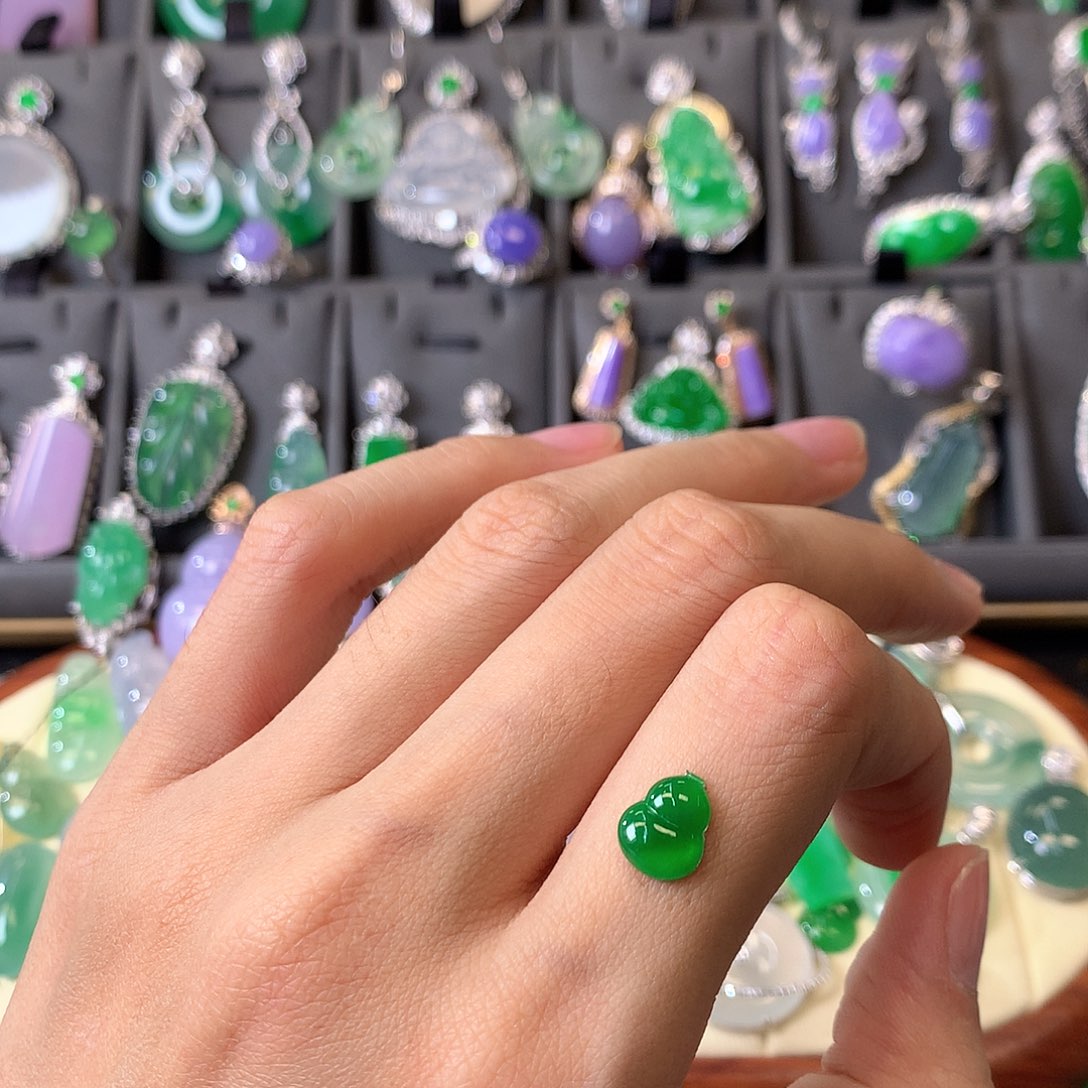 翡翠颈饰未镶嵌裸石