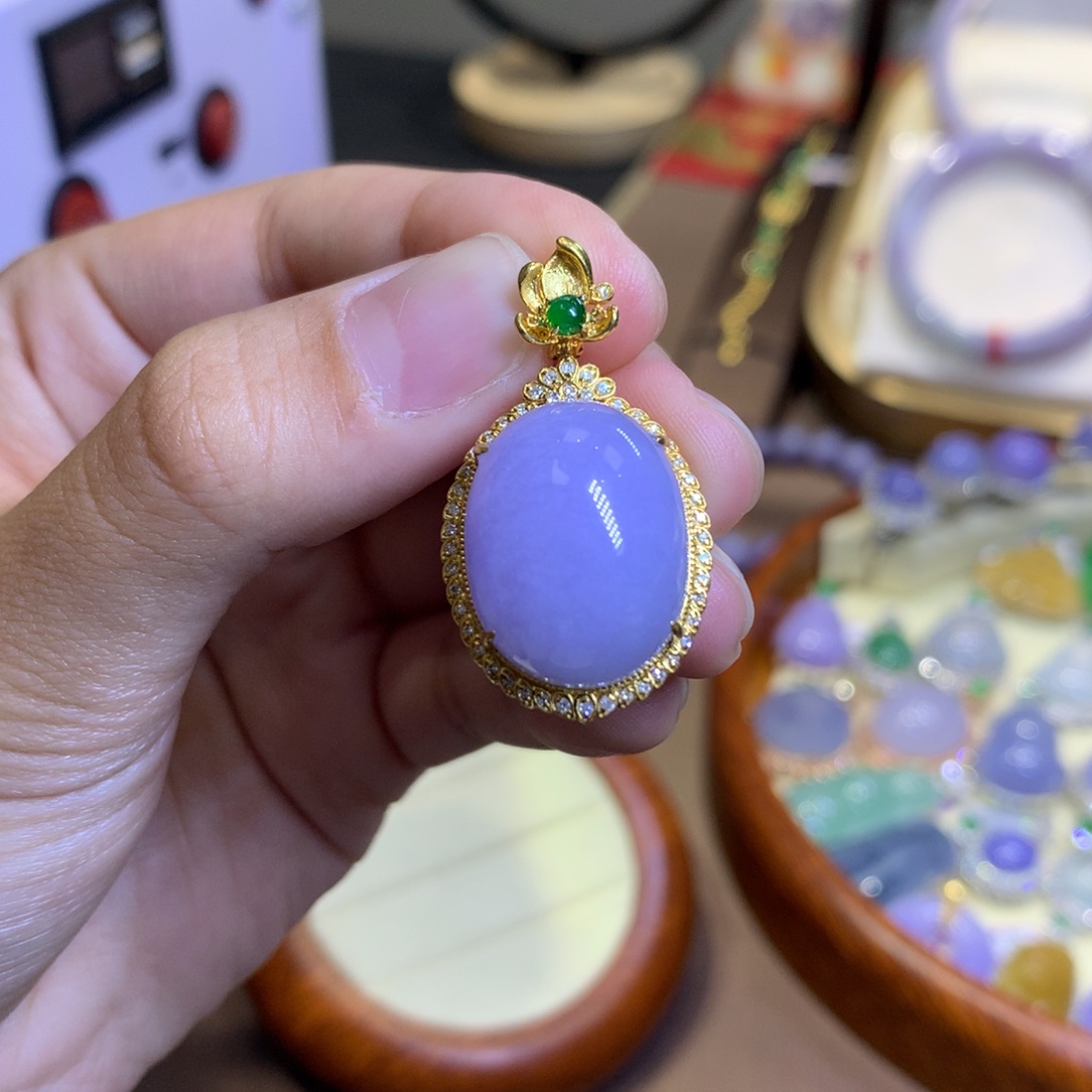 翡翠18K金镶嵌颈饰翡翠