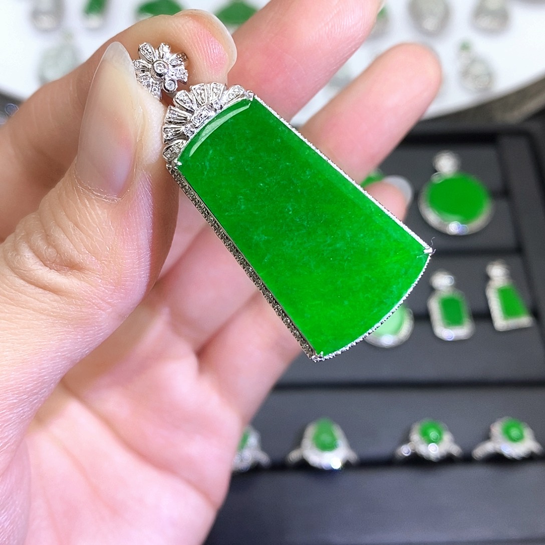 翡翠18K金镶嵌吊坠(不含链)
