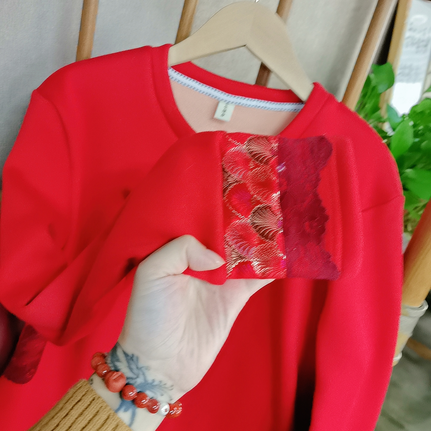 红色国风织锦缎加绒加厚打底衫Y251125红