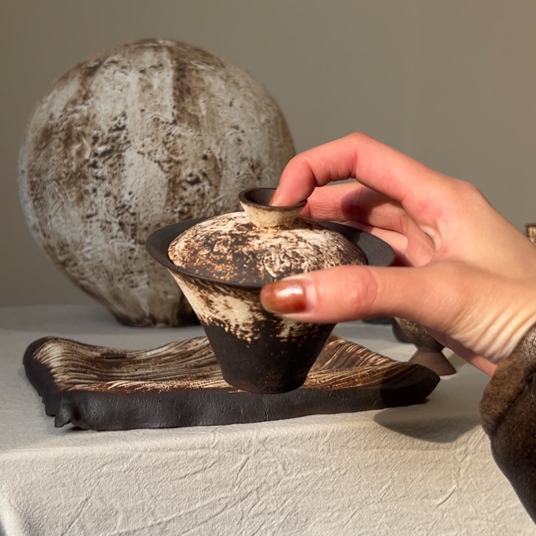 摆件陶瓷。     陶瓷。