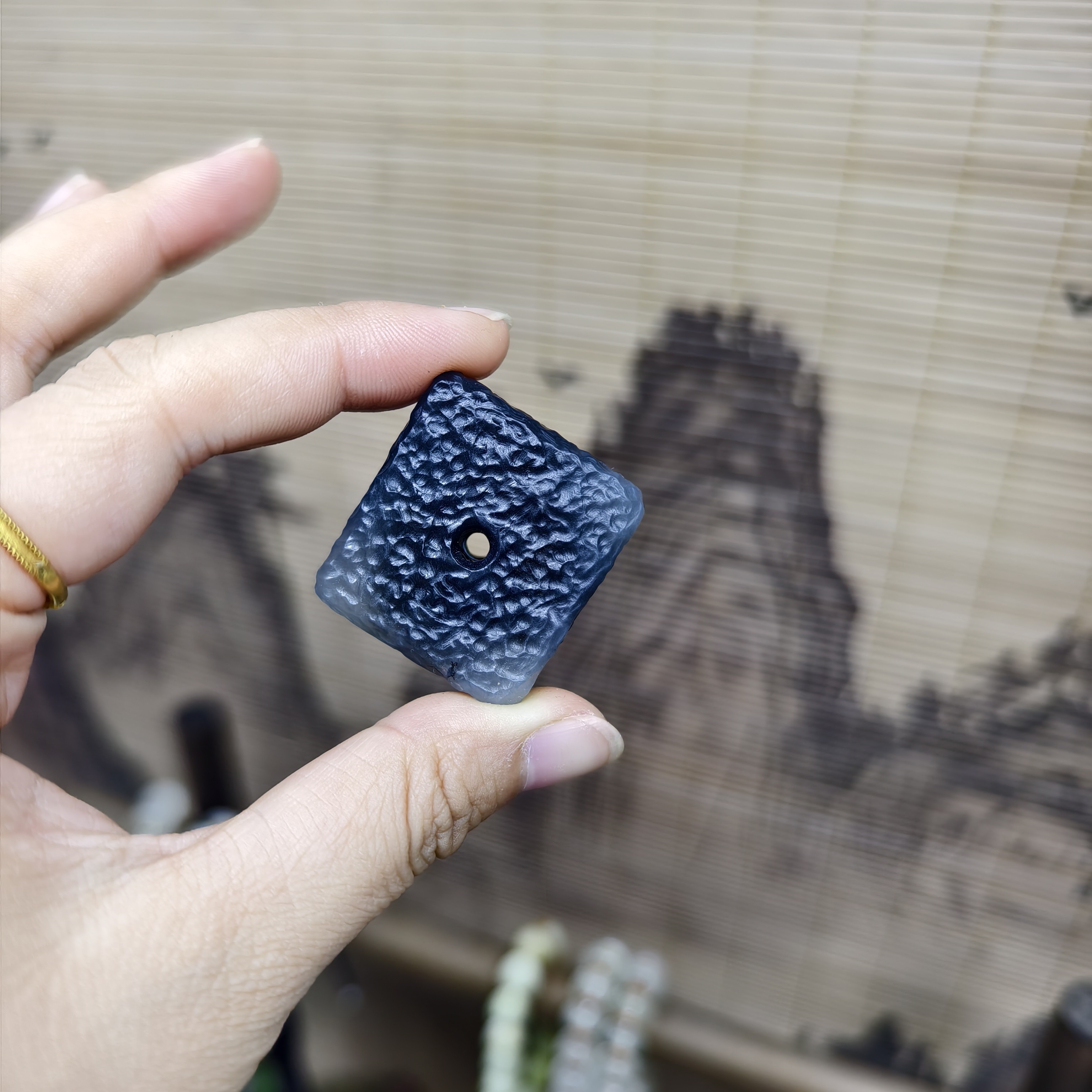 纯天然岫玉手工雕刻复古锤纹水墨飘花方扣