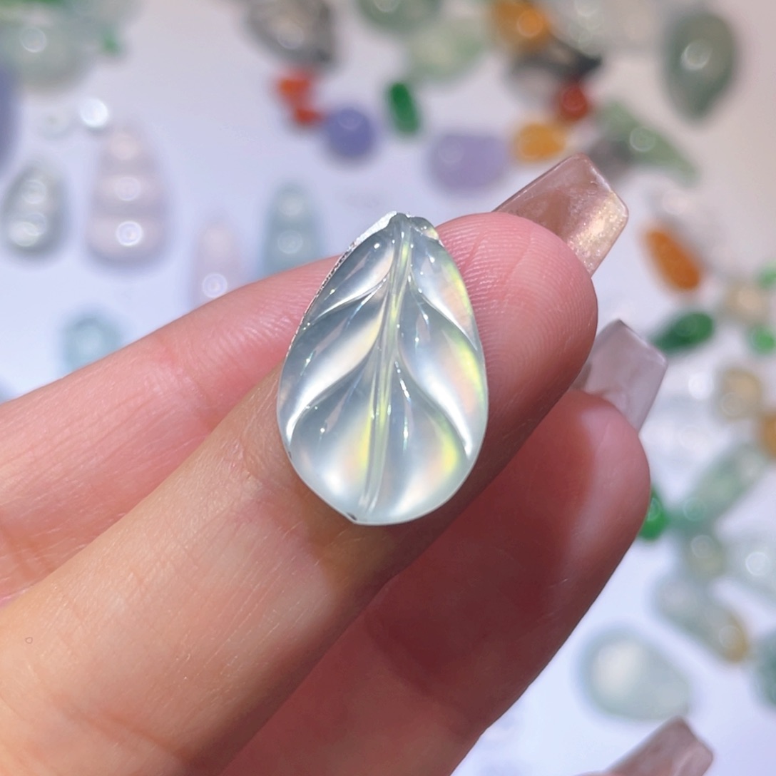 翡翠颈饰未镶嵌裸石 