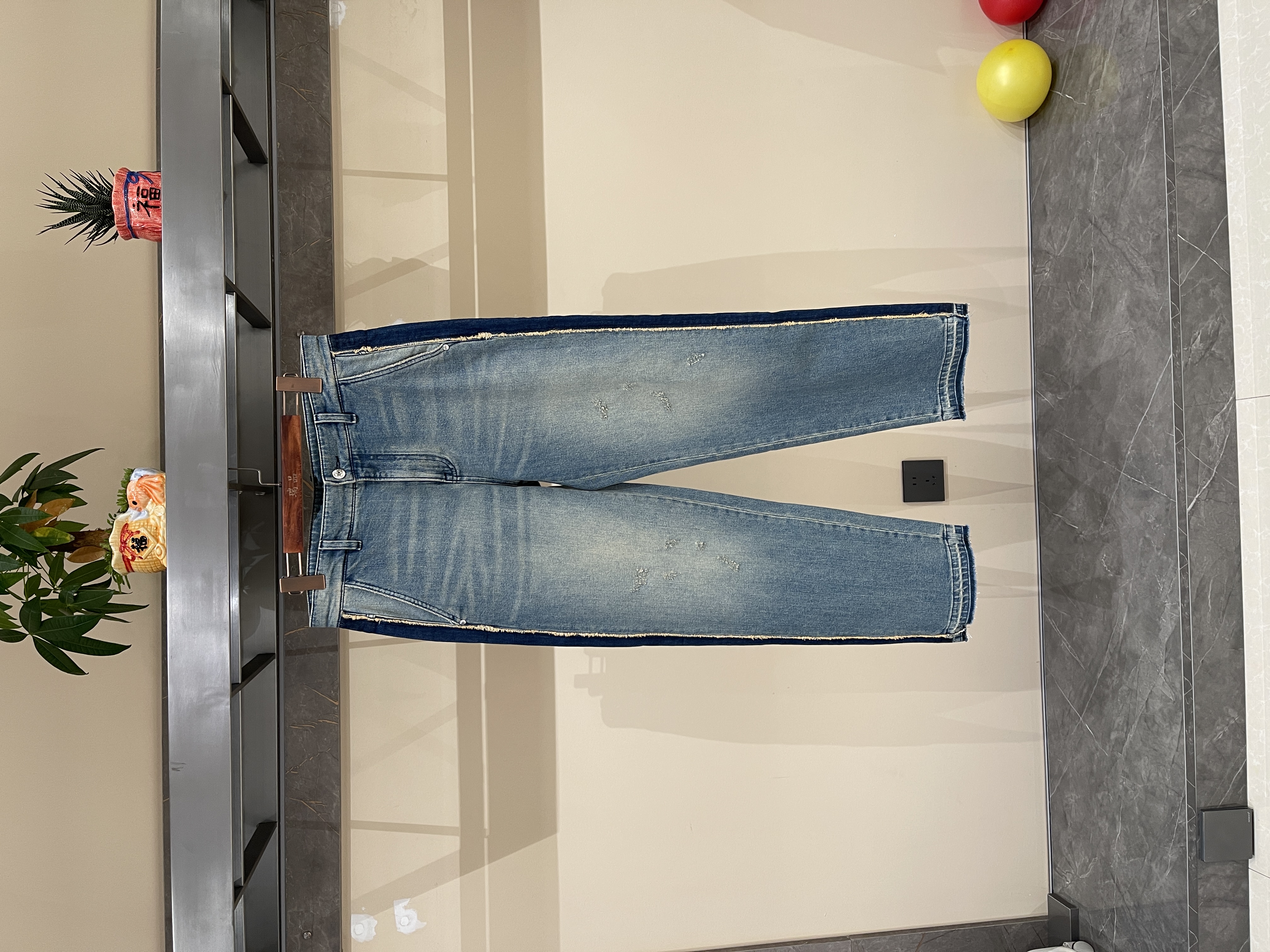 迪卡里奥·费雷《DIKALO FERRE》重工磨毛直筒牛仔裤