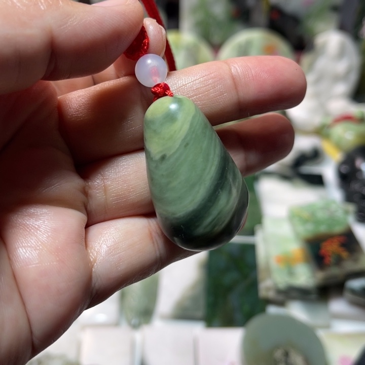 独山玉未镶嵌颈饰