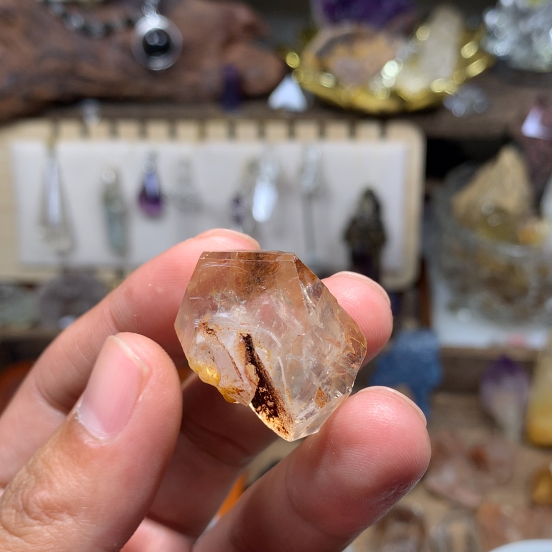 水晶未镶嵌珠宝半成品红泥骸骨