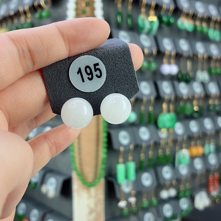 和田玉18K金镶嵌耳饰