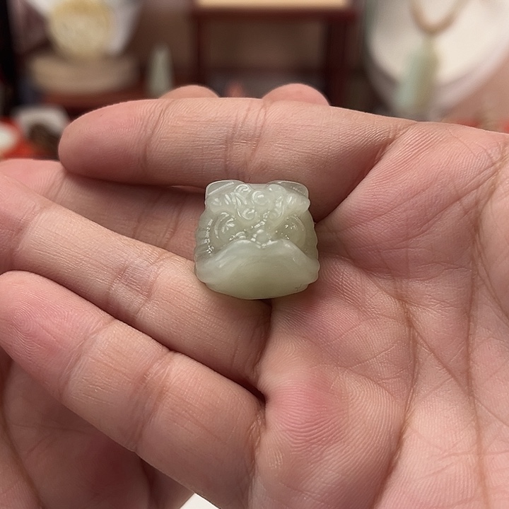 颈饰未镶嵌和田玉醒狮吊坠