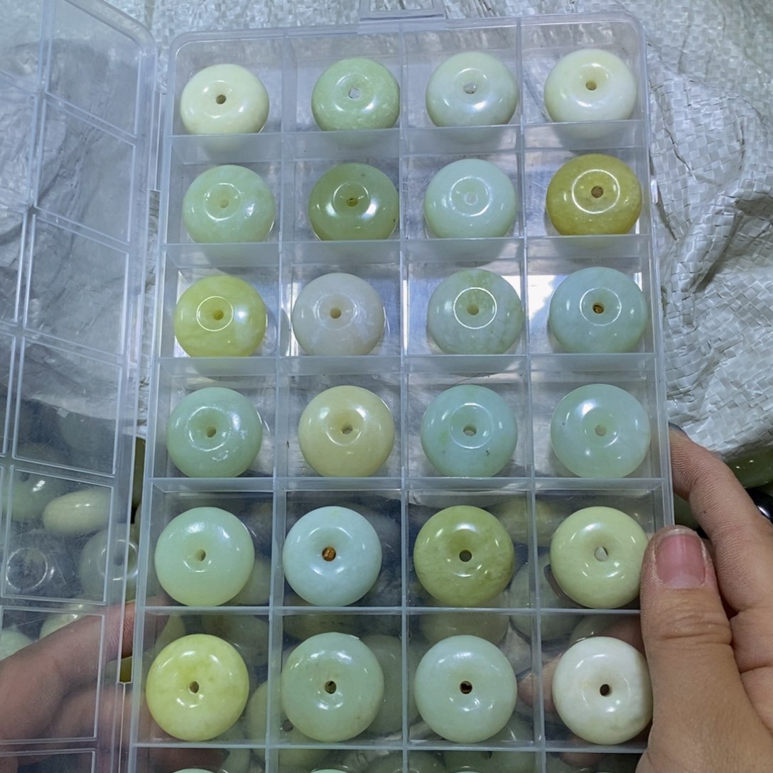 蛇纹石玉未镶嵌颈饰60