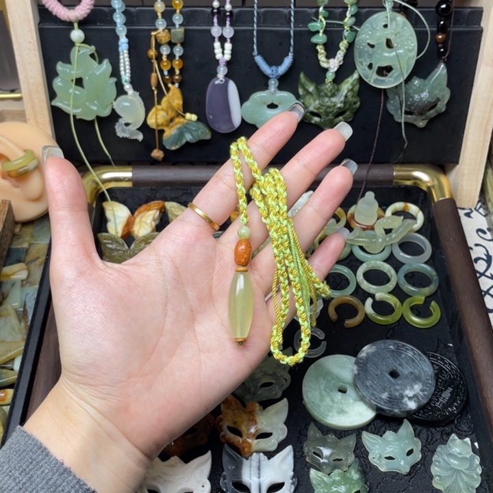 蛇纹石玉未镶嵌颈饰福利