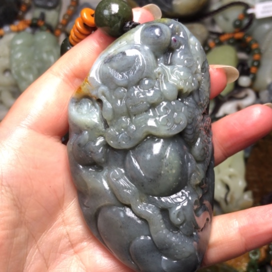 和田玉未镶嵌把件