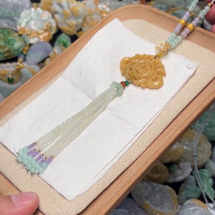 翡翠颈饰未镶嵌吊坠