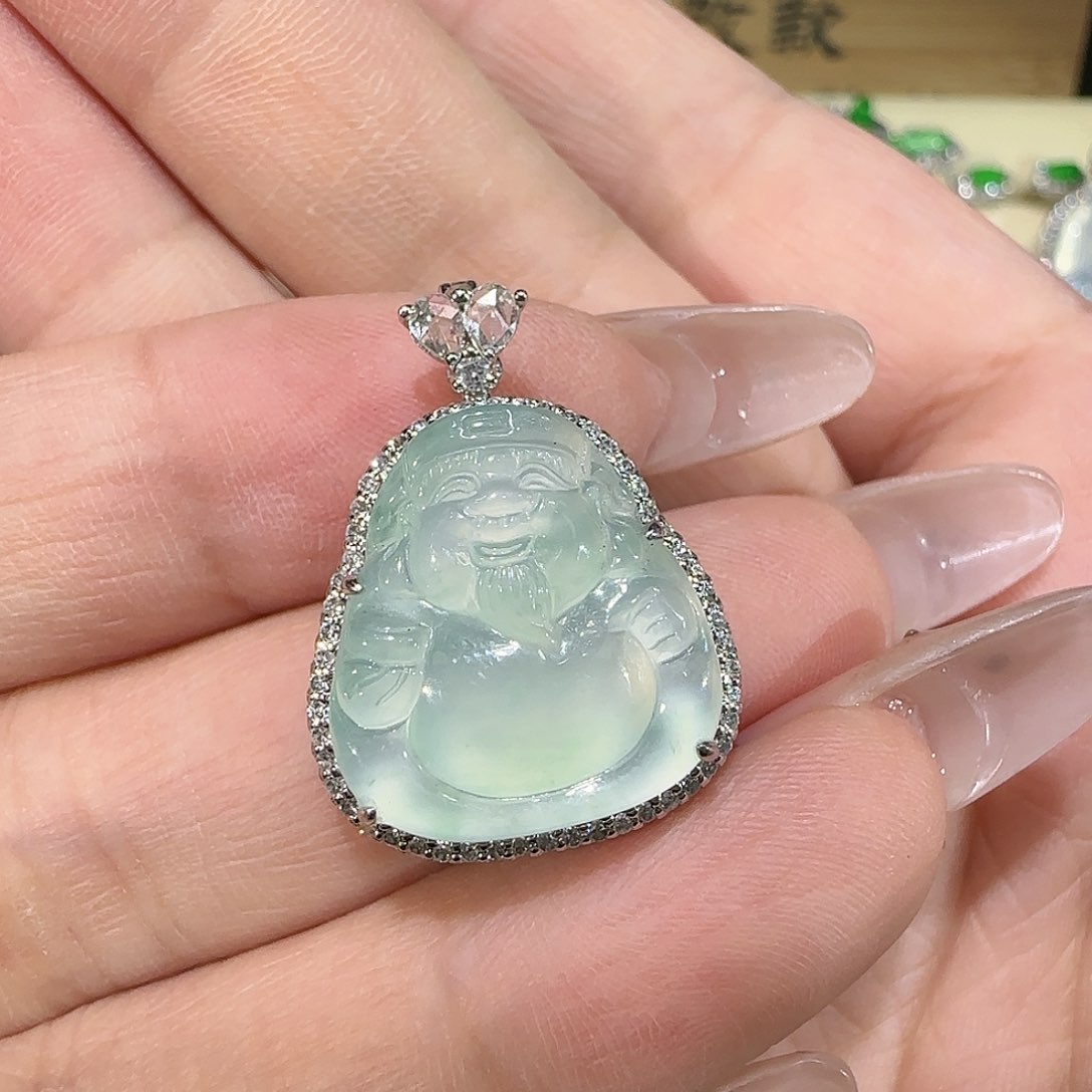 【闪购商品】颈饰18K金镶嵌翡翠