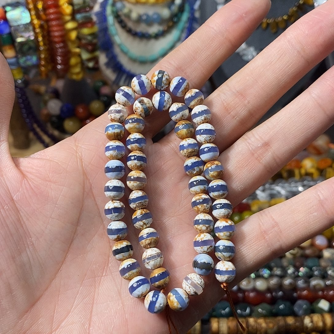 石英质玉未镶嵌，蓝玛瑙一线8mm，