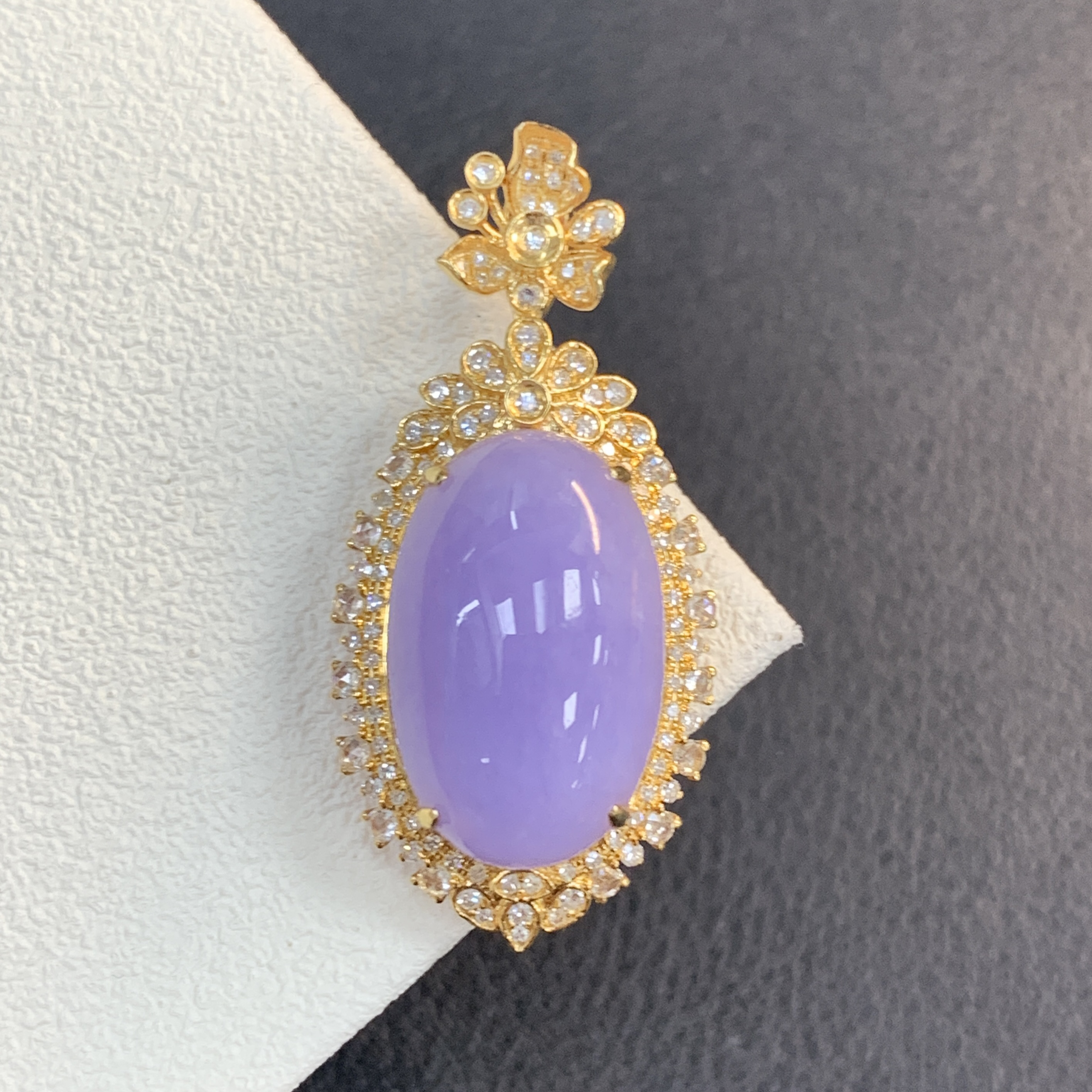 附自然光视频红紫蛋面椭圆设计高奢款翡翠吊坠18k气质缅A