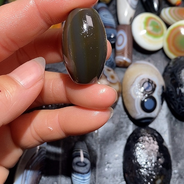 豆***粒玛瑙/玉髓合金颈饰