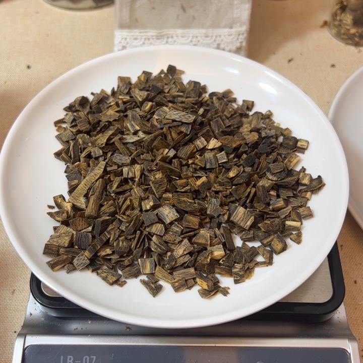 沉香沉香碎屑红骨凹身沉水小米粒薰香料40