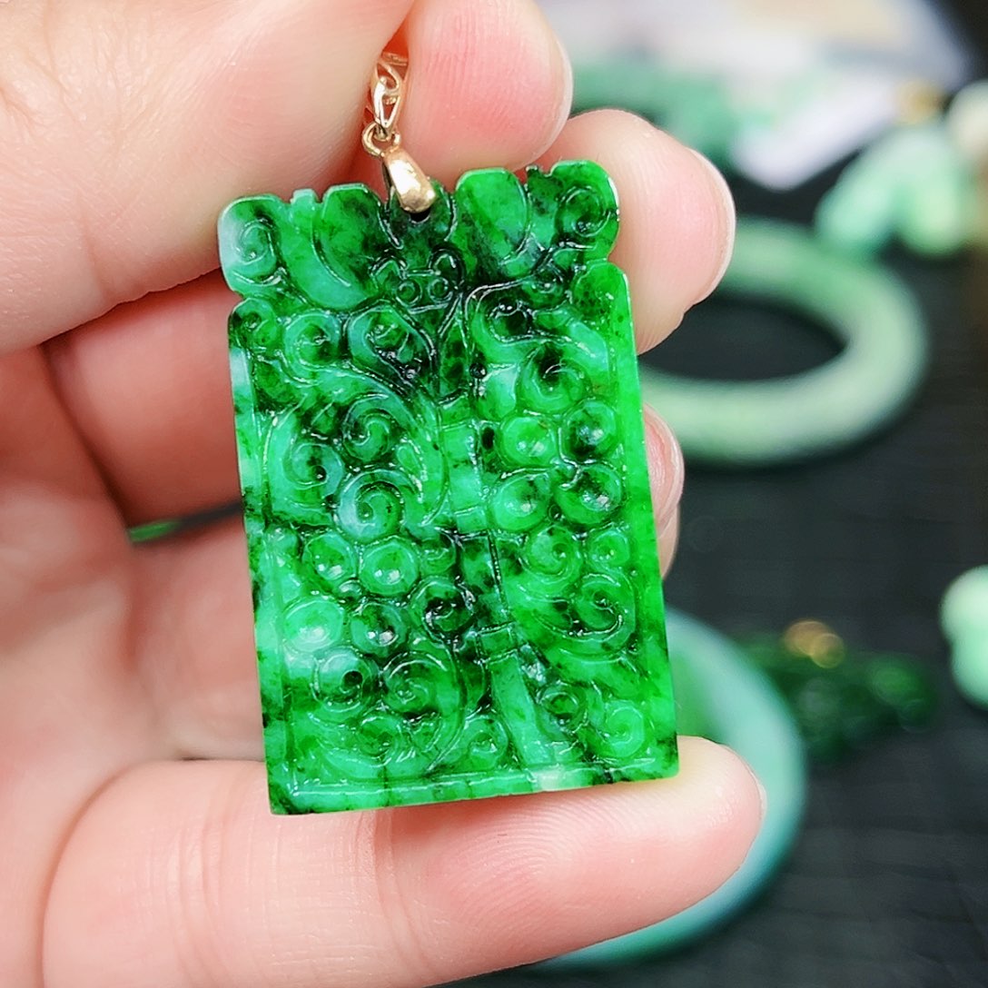 翡翠颈饰18K金镶嵌吊坠