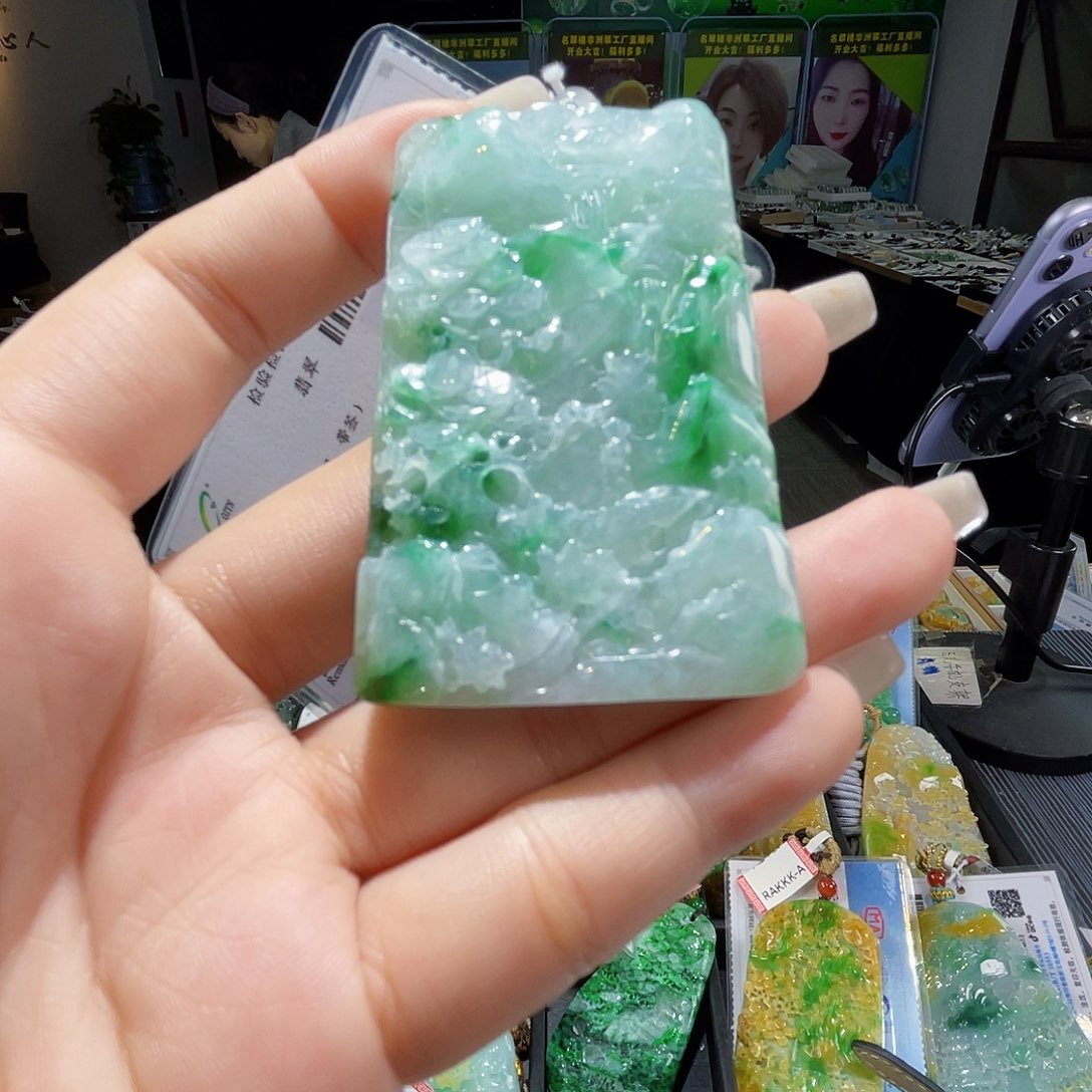 颈饰未镶嵌翡翠一