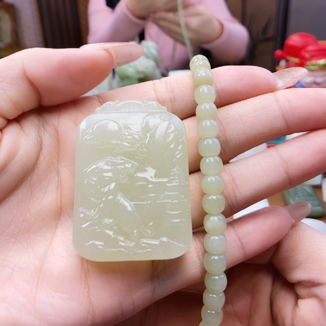 用***6和田玉未镶嵌颈饰