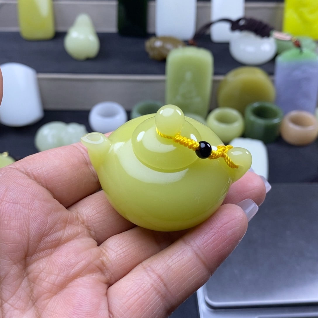 和田玉未镶嵌颈饰澄*滚