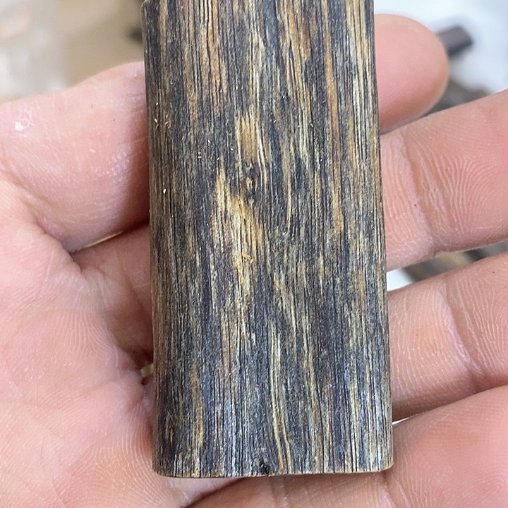 沉香吊坠原汁原味沉香吊坠