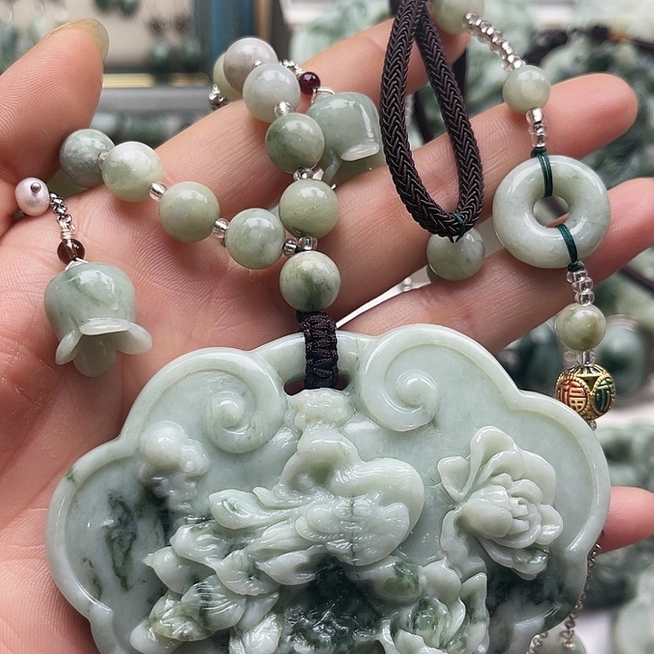 透闪石-蛇纹石玉颈饰未镶嵌用****3