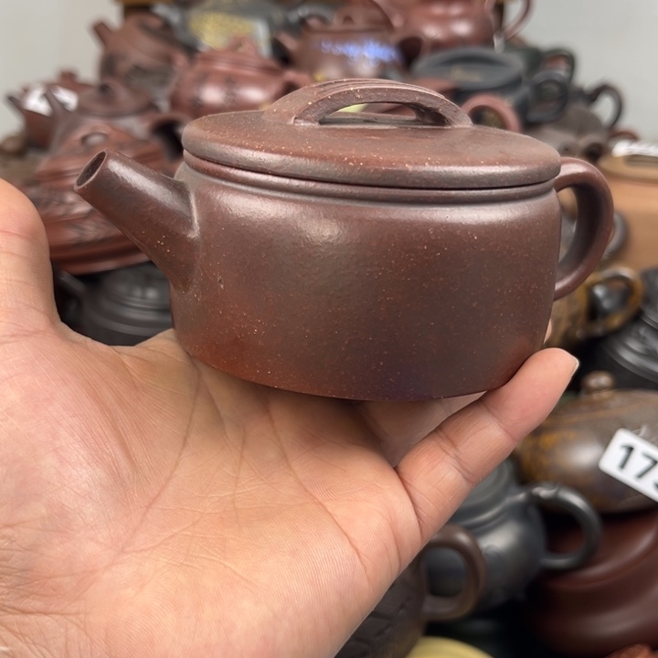 茶壶紫砂壶身跳砂