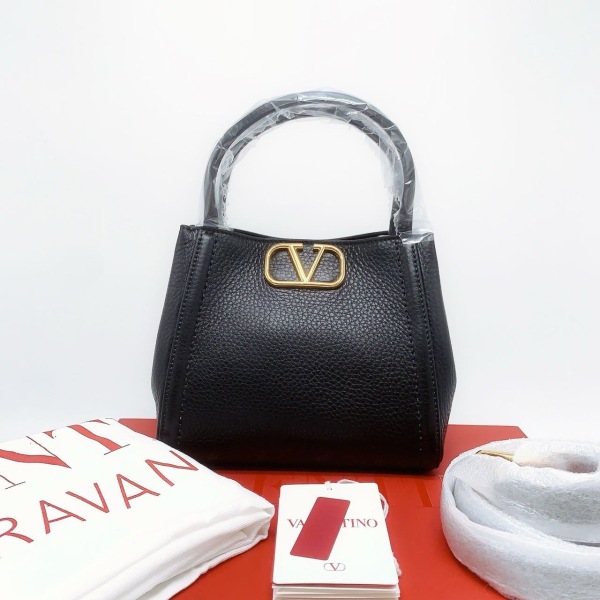 妃鱼/华伦天奴/95新/包包/市场价25000/250116RN0023