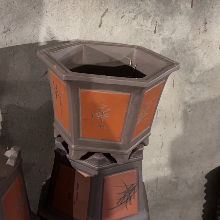 紫砂花盆    80-2。     