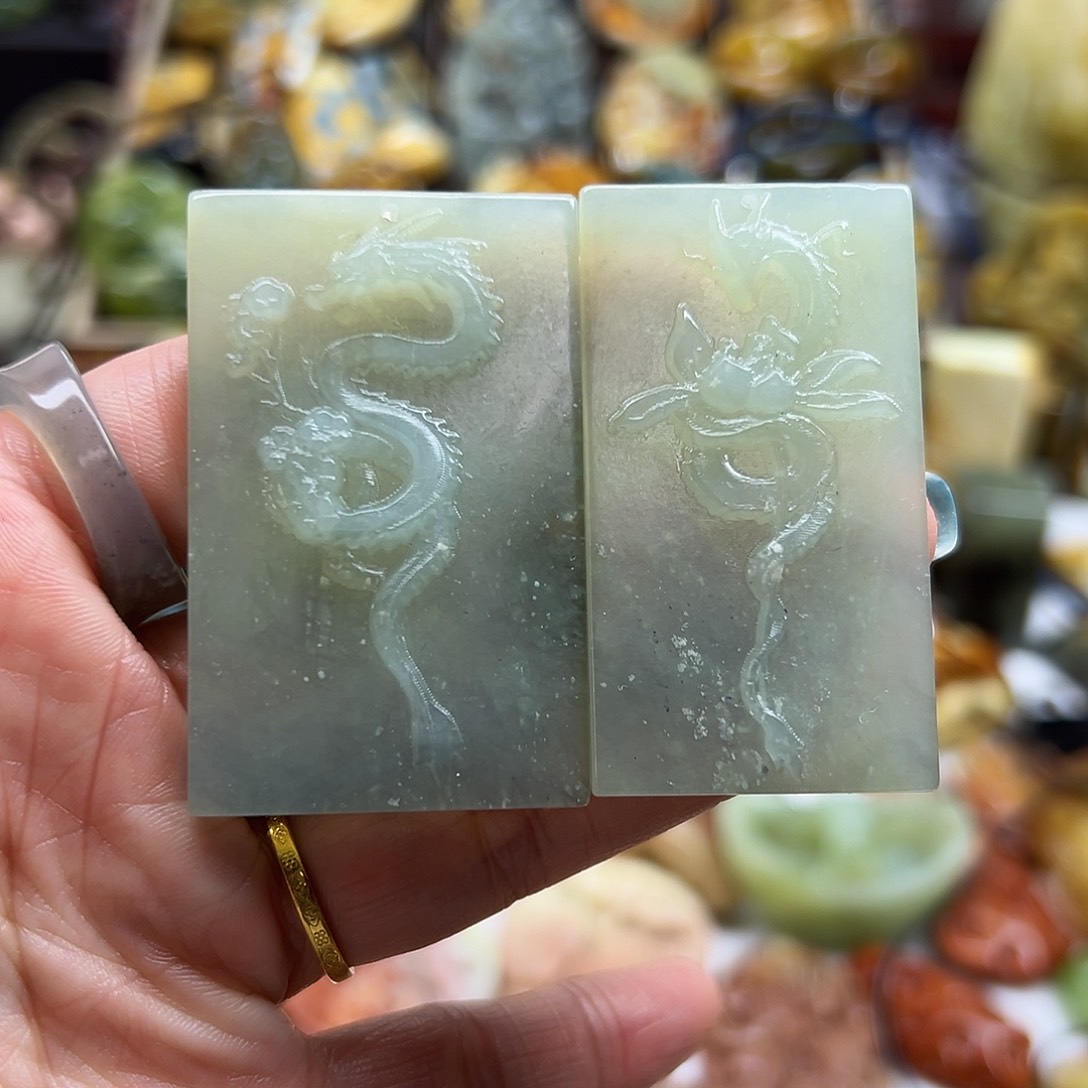 岫玉未镶嵌颈饰花玉兰龙牌一对