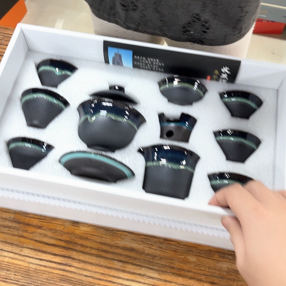 孤品茶具套装等。         