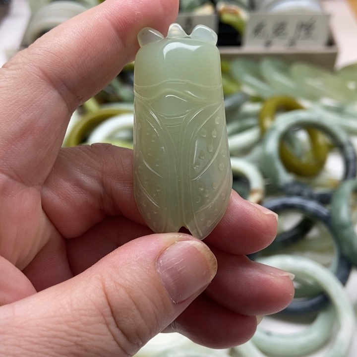 蛇纹石玉手镯未镶嵌